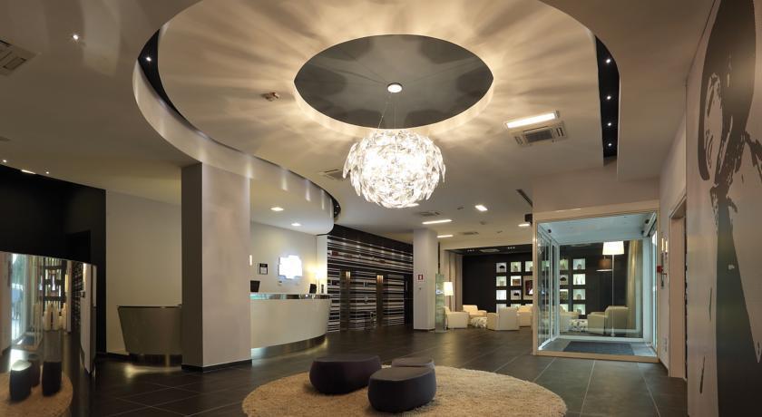 HOLIDAY INN MILAN NORD ZARA 4*