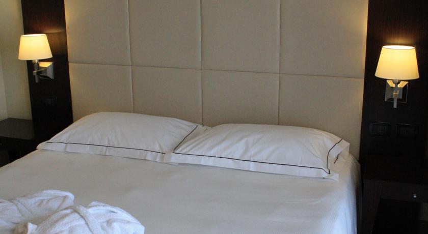 IDEA HOTEL MILANO WATTTREDICI 4*