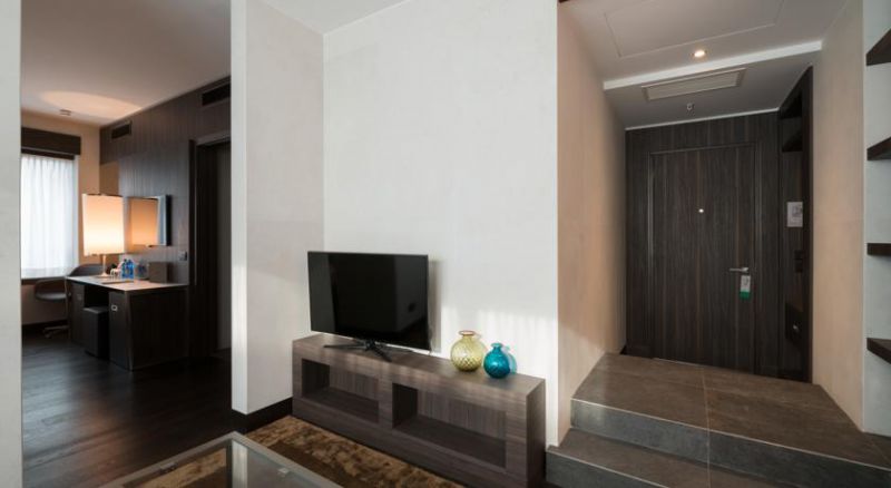 HYATT CENTRIC MILAN CENTRALE (ex.LAGARE HOTEL MILANO CENTRALE MGALLERY BY SOFITEL) 4*