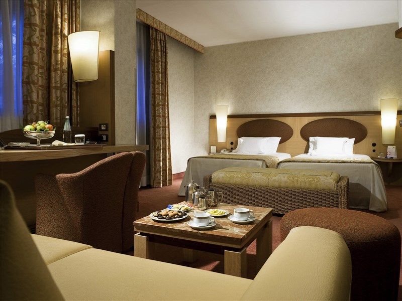 MERCURE ROMA WEST 4*