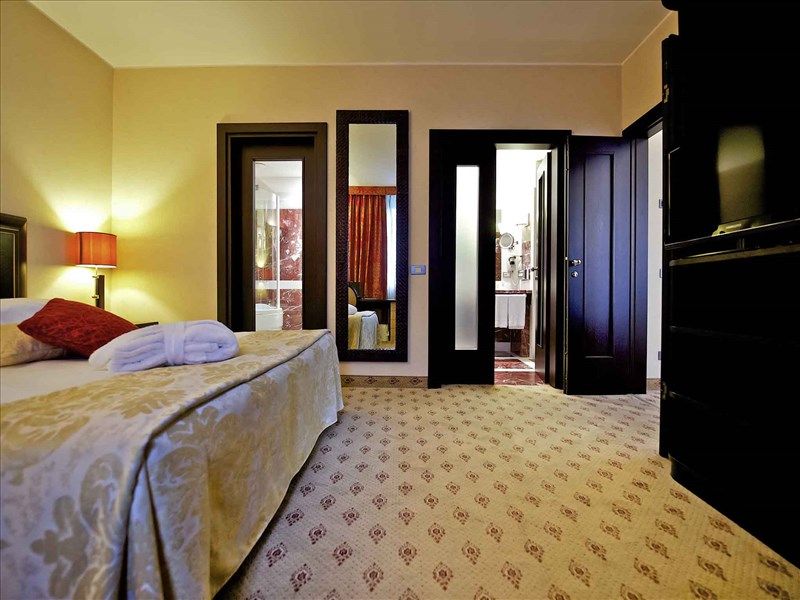 MERCURE ROMA WEST 4*