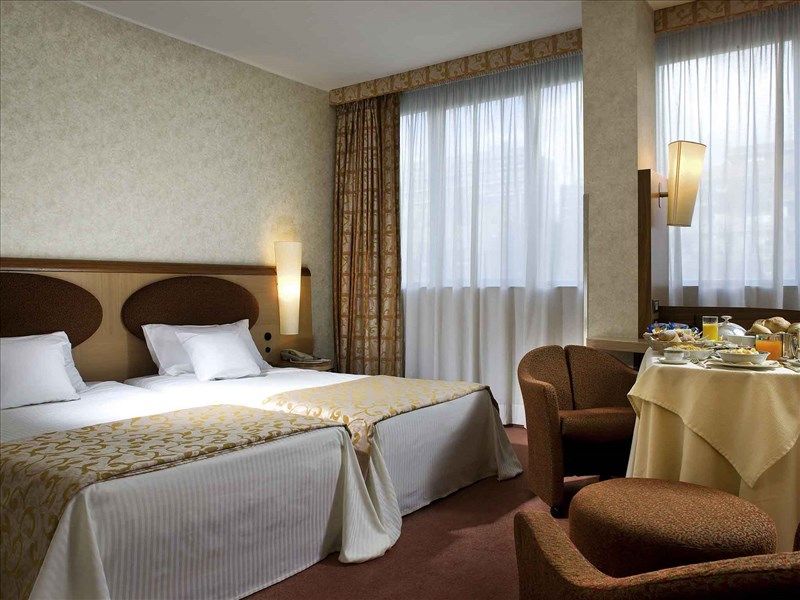 MERCURE ROMA WEST 4*