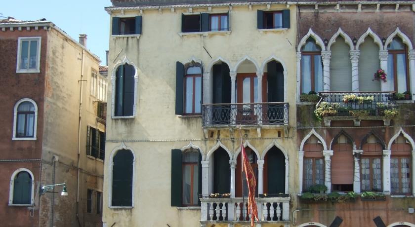 PALAZZO CENDON LE MANSARDE 3*