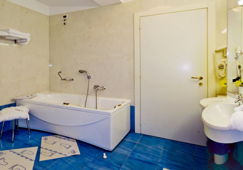 PANORAMIC 4*