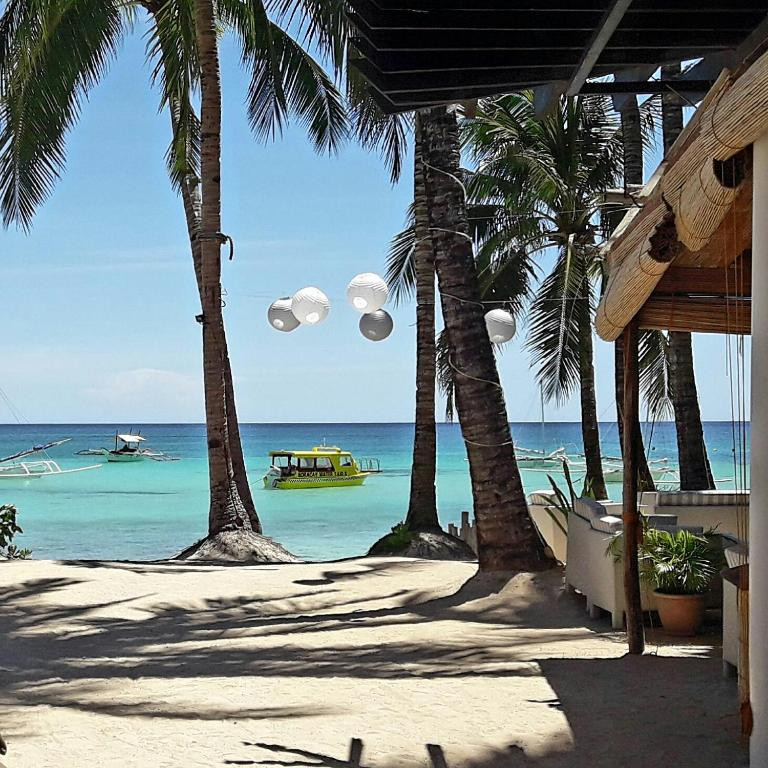 MICROTEL BORACAY 4*