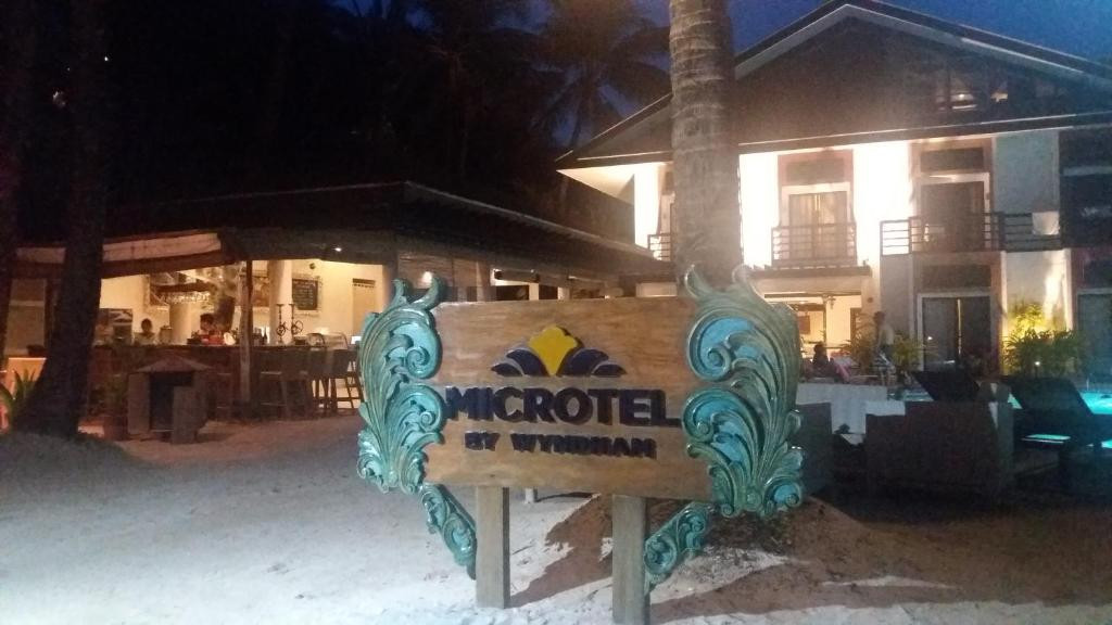 MICROTEL BORACAY 4*