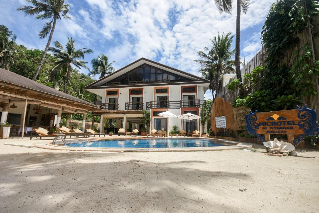 MICROTEL BORACAY 4*