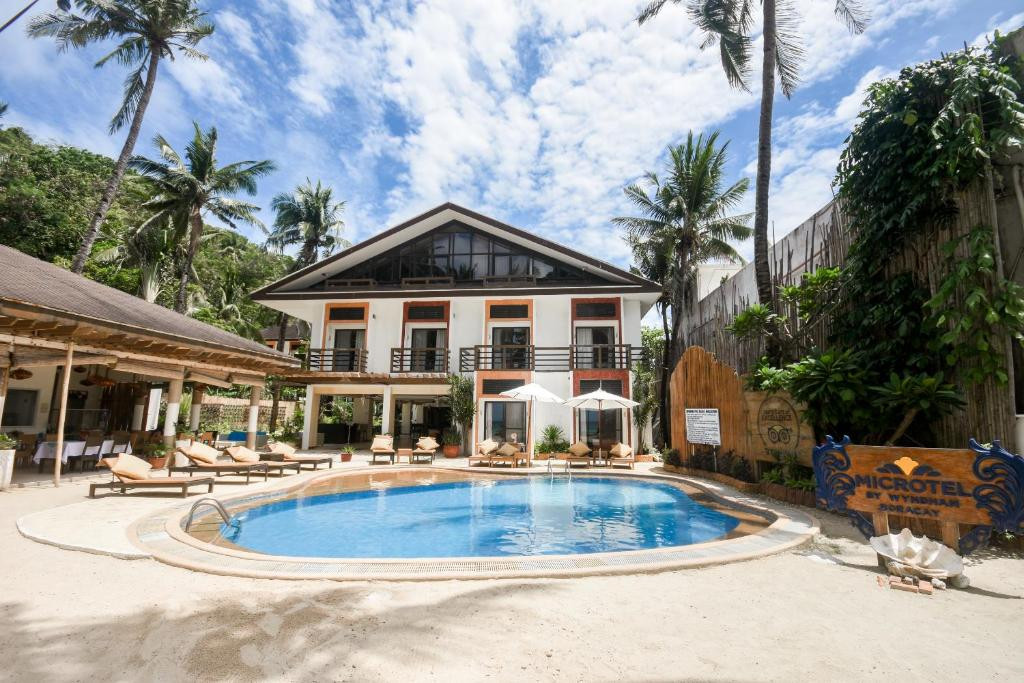 MICROTEL BORACAY 4*