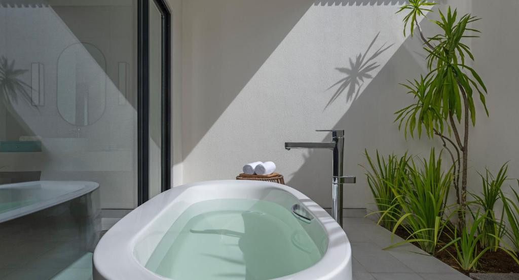 AVANI+ BARBARONS SEYCHELLES (EX. LE MERIDIEN BARBARONS) 4*