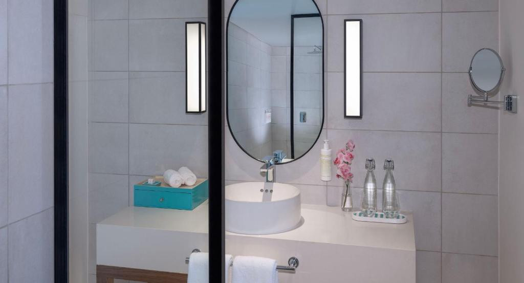 AVANI+ BARBARONS SEYCHELLES (EX. LE MERIDIEN BARBARONS) 4*