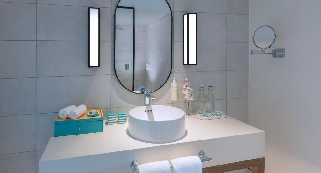 AVANI+ BARBARONS SEYCHELLES (EX. LE MERIDIEN BARBARONS) 4*