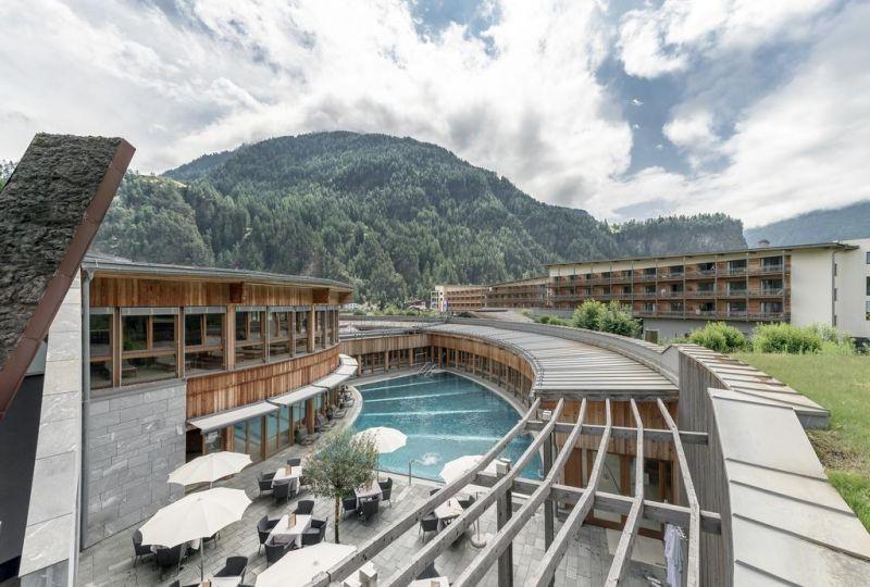 AQUA DOME 4*