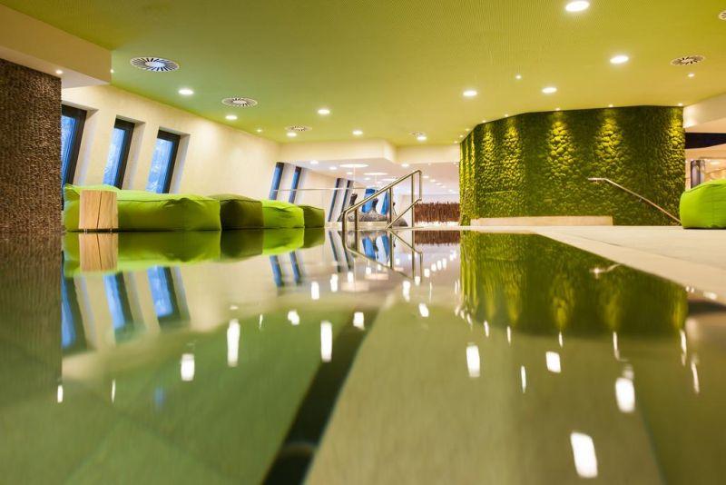 AQUA DOME 4*