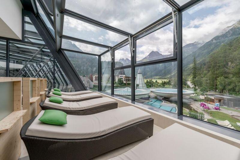 AQUA DOME 4*