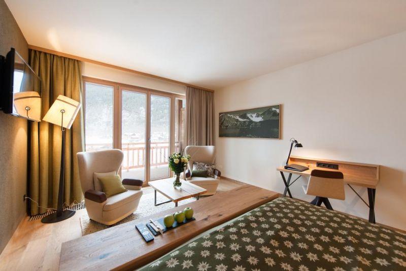 AQUA DOME 4*
