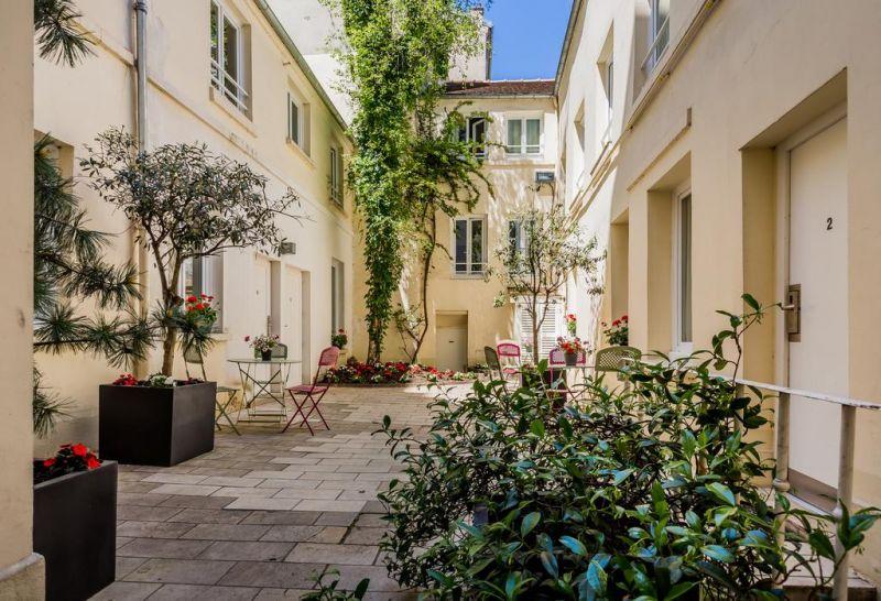 INTER-HOTEL LECOURBE 3*