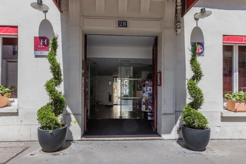 INTER-HOTEL LECOURBE 3*