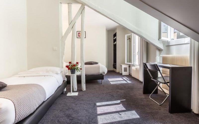 INTER-HOTEL LECOURBE 3*