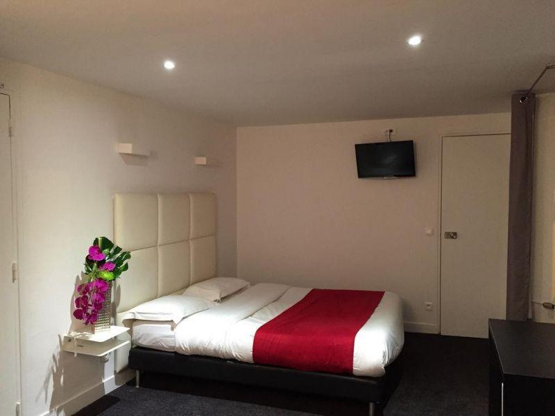 INTER-HOTEL LECOURBE 3*