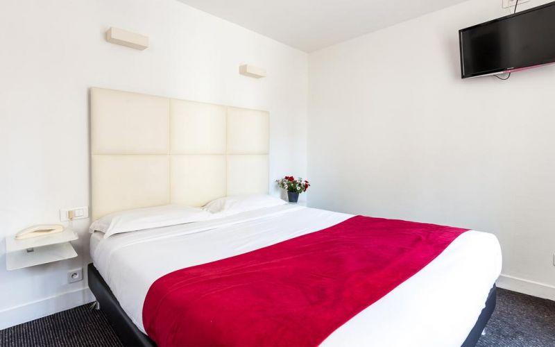 INTER-HOTEL LECOURBE 3*