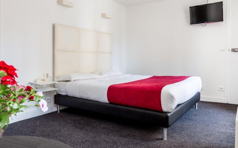 INTER-HOTEL LECOURBE 3*