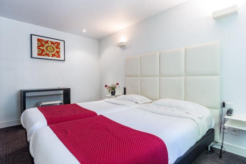 INTER-HOTEL LECOURBE 3*