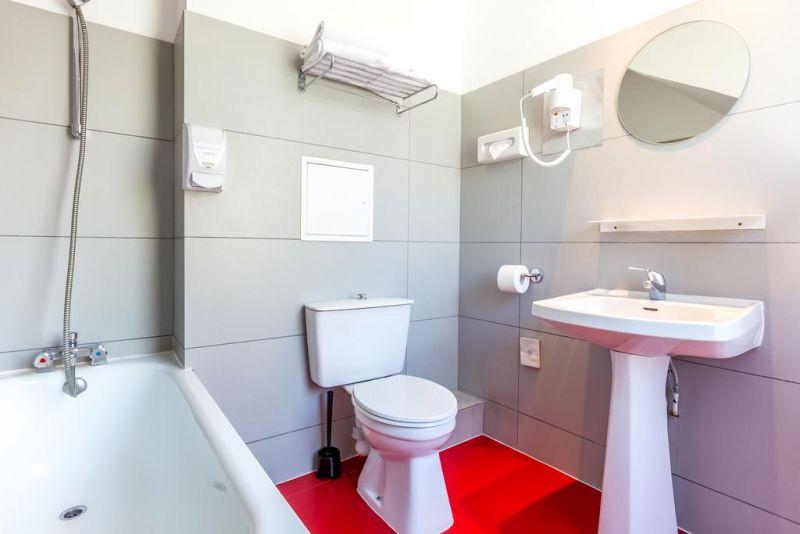 INTER-HOTEL LECOURBE 3*