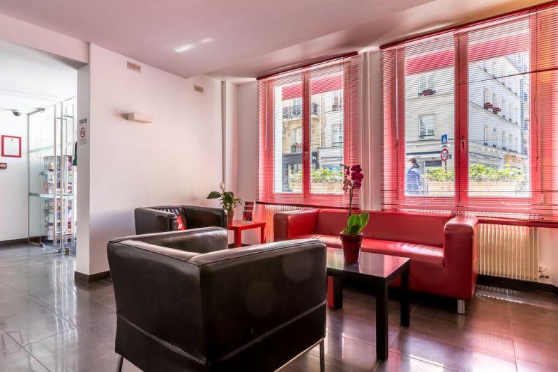 INTER-HOTEL LECOURBE 3*