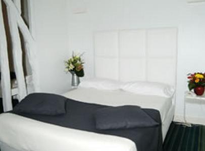 INTER-HOTEL LECOURBE 3*