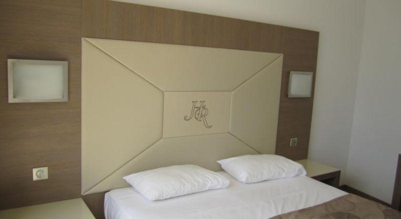 LE ROCHER 3*