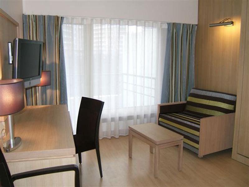 RESIDHOME PARIS MASSY 4*