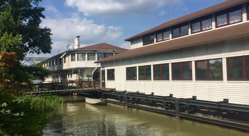 BOTEL HOTEL LISA 3*