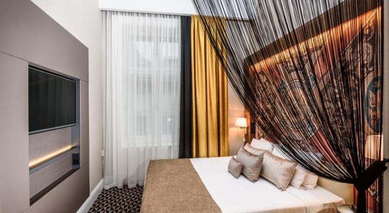 MOMENTS BUDAPEST 4*