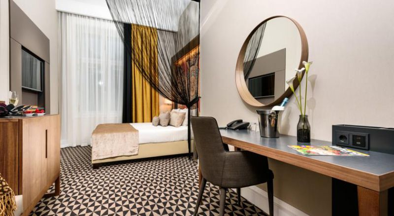 MOMENTS BUDAPEST 4*