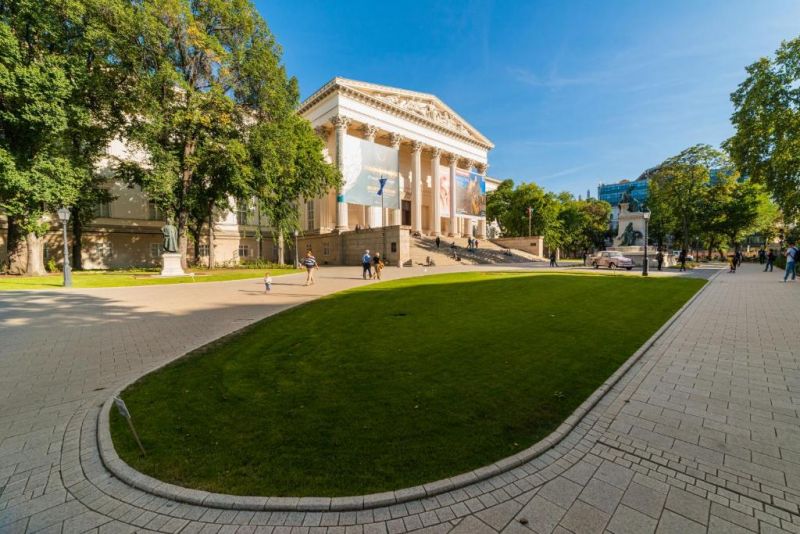 MUSEUM CENTRAL 3*