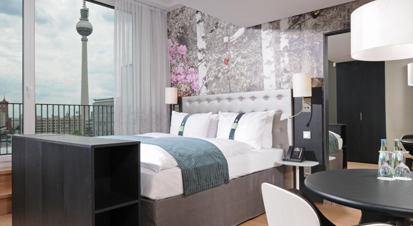 HOLIDAY INN BERLIN - CENTRE ALEXANDERPLATZ 4*