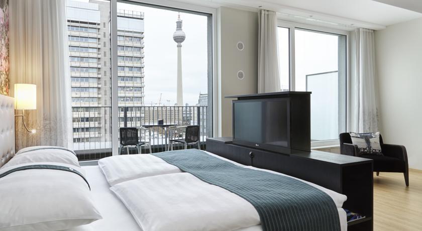 HOLIDAY INN BERLIN - CENTRE ALEXANDERPLATZ 4*