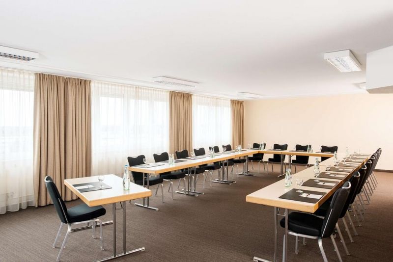 NH FRANKFURT MOERFELDEN 4*