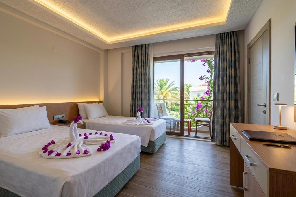 BRITANNIA HOTEL & VILLAS 3*