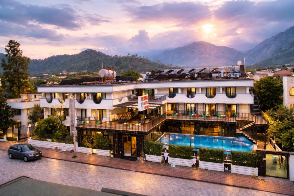 BRITANNIA HOTEL & VILLAS 3*