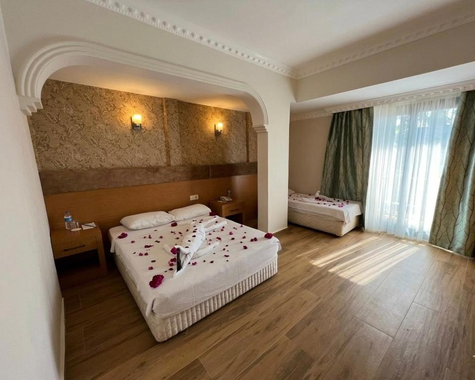 BRITANNIA HOTEL & VILLAS 3*