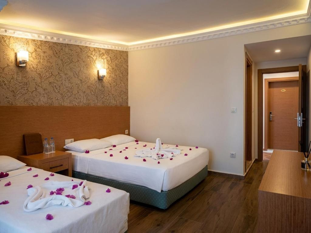 BRITANNIA HOTEL & VILLAS 3*