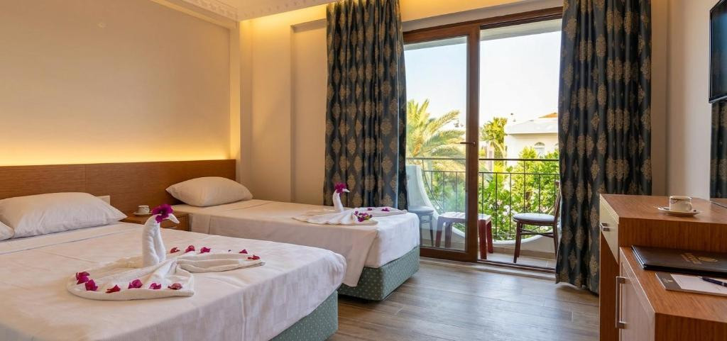 BRITANNIA HOTEL & VILLAS 3*