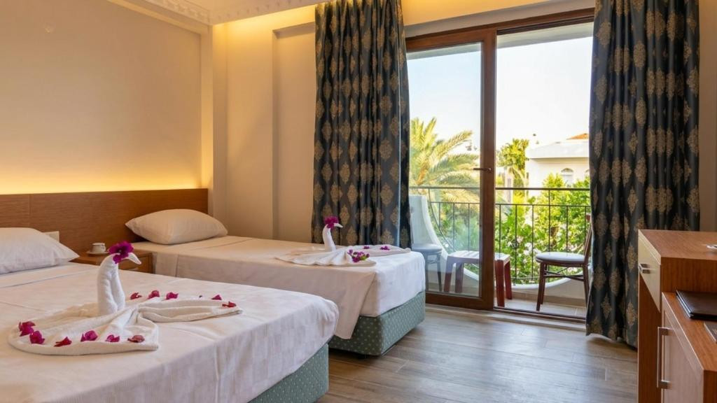 BRITANNIA HOTEL & VILLAS 3*