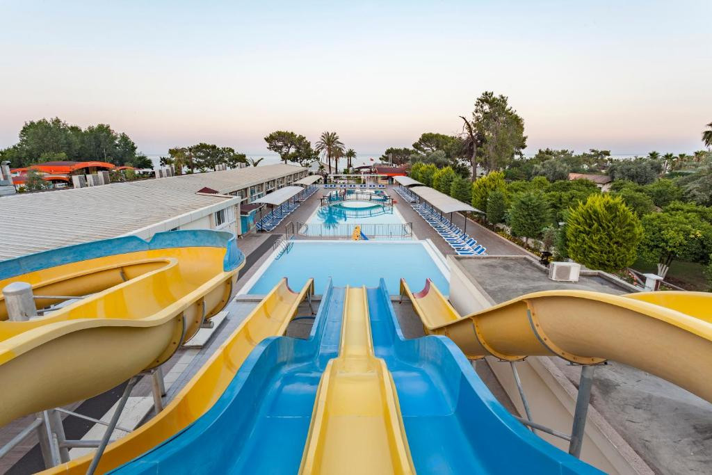 CLUB HOTEL BELPINAR 4*