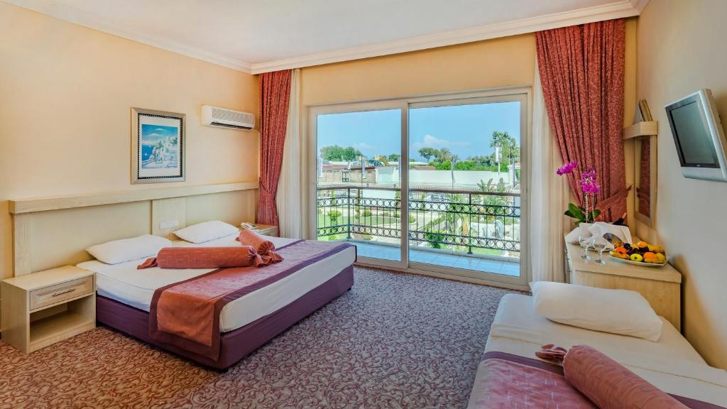 CLUB HOTEL BELPINAR 4*