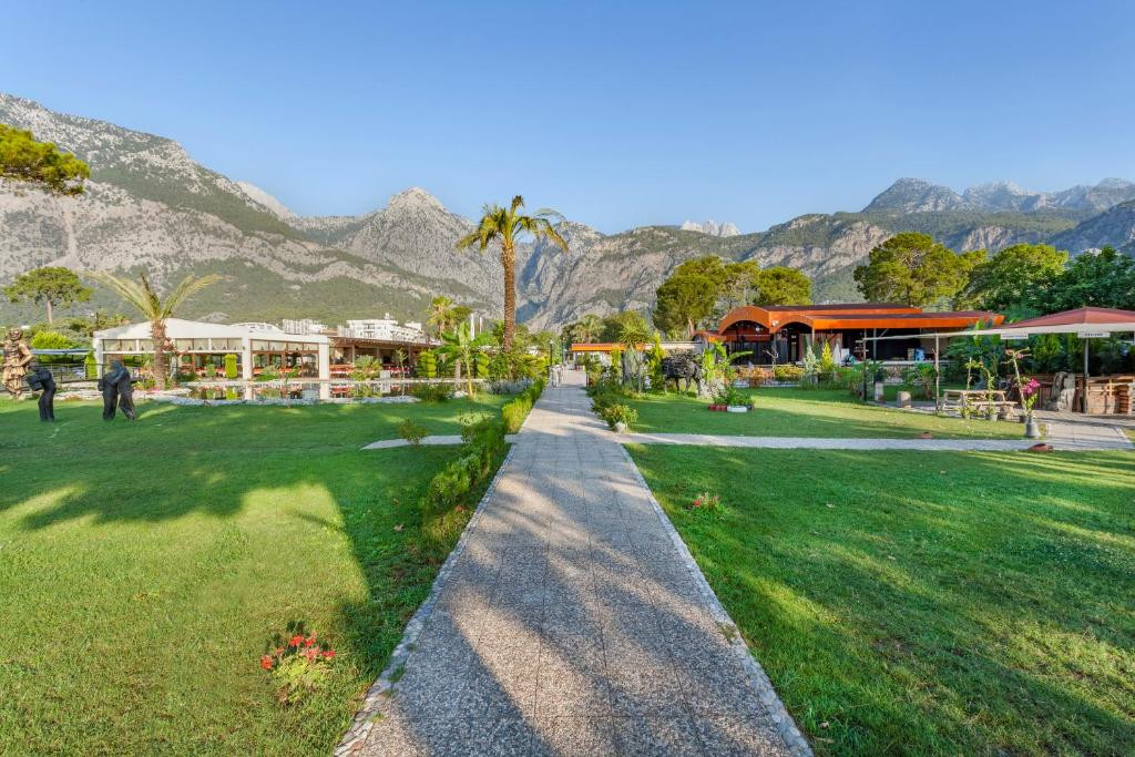 CLUB HOTEL BELPINAR 4*