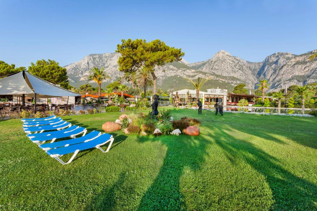 CLUB HOTEL BELPINAR 4*