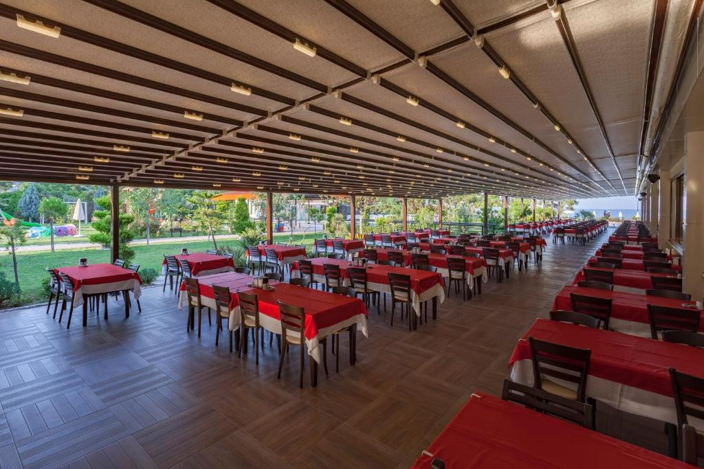 CLUB HOTEL BELPINAR 4*