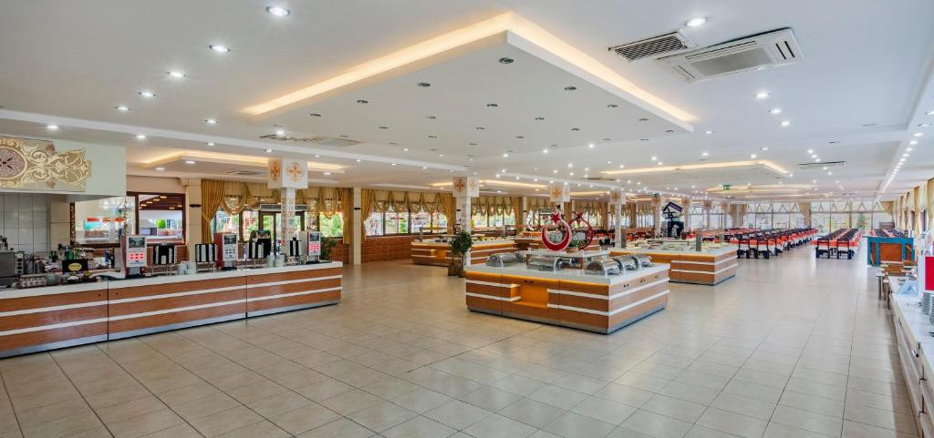 CLUB HOTEL BELPINAR 4*